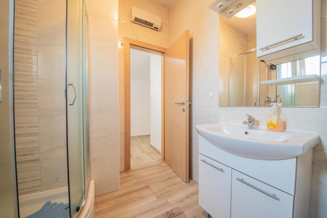 Apartman Eva Vrsi Zewnętrze zdjęcie
