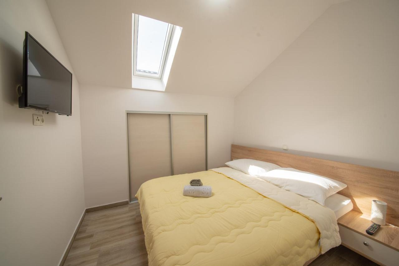 Apartman Eva Vrsi Zewnętrze zdjęcie